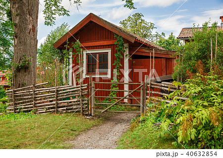 Old wooden house 40632854