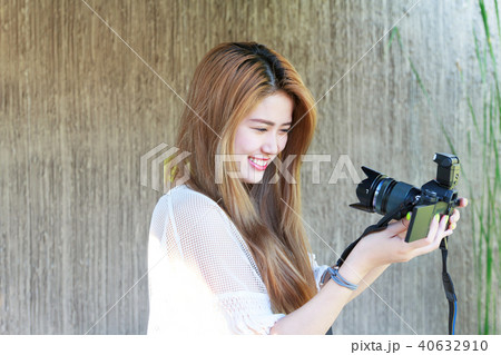 Beautiful Asian teenage girl enjoying selfie Beautiful Asian teenage girl enjoying selfie 40632910