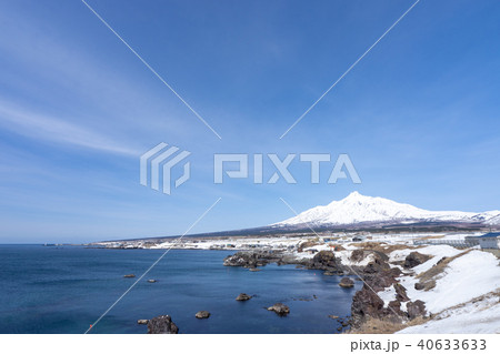 仙法志御崎海岸と利尻山の風景 仙法志御崎海岸と利尻山の風景 40633633