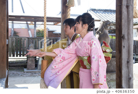 神社参拝(お賽銭を入れる) 神社参拝(お賽銭を入れる) 40636350