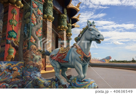 Beautiful statues of animals in the novel  40636549
