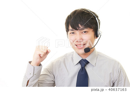 ガッツポーズのオペレーター 40637163