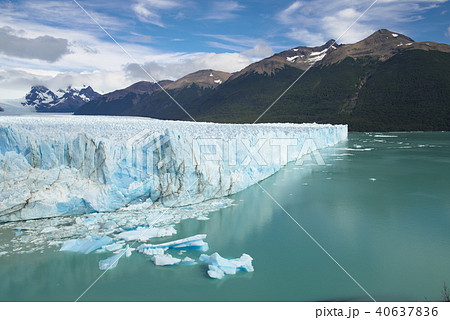 ペリト モレノ氷河 アルゼンチン の写真素材