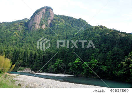 古座川の天柱岩 40637860