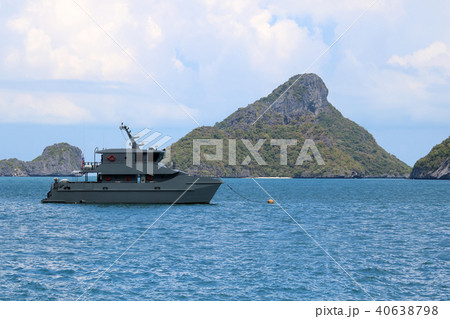 The ships of the government or military in the sea 40638798