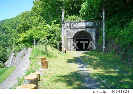 【旧国鉄篠ノ井線・廃線敷】三五山トンネル【新緑の安曇野】 【旧国鉄篠ノ井線・廃線敷】三五山トンネル【新緑の安曇野】 40641323
