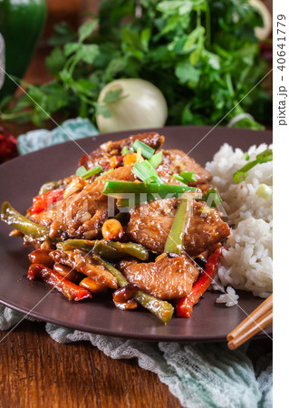 Kung Pao chicken with peppers and vegetables 40641779