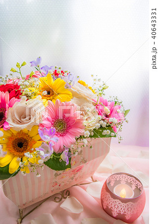 フラワーアレンジメント キャンドルの写真素材