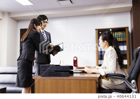 女性 ビジネス 役員 秘書 オフィス 若い女性 ビジネスマン 男性 女性 ビジネス 役員 秘書 オフィス 若い女性 ビジネスマン 男性 40644131