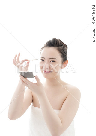アイメイク　若い女性のビューティーイメージ 40646562
