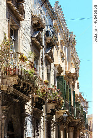 Ortigia street view, Syracuse, Sicily, Italy. 40646968