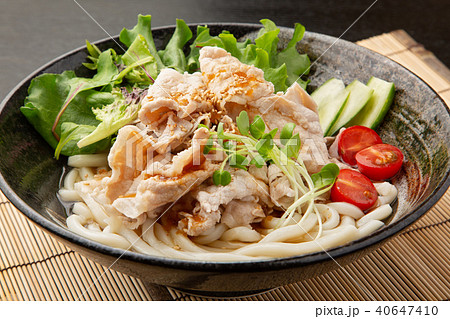 胡麻ダレ冷しゃぶのサラダうどん 胡麻ダレ冷しゃぶのサラダうどん 40647410