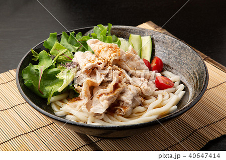 胡麻ダレ冷しゃぶのサラダうどん 胡麻ダレ冷しゃぶのサラダうどん 40647414