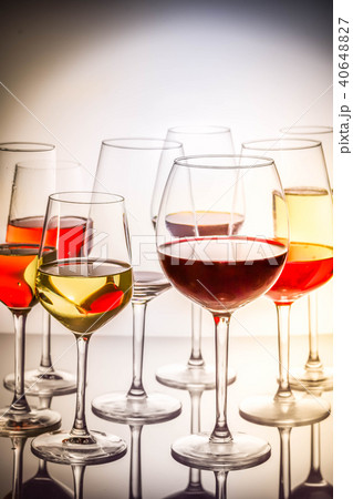 Set of glasses with wine 40648827