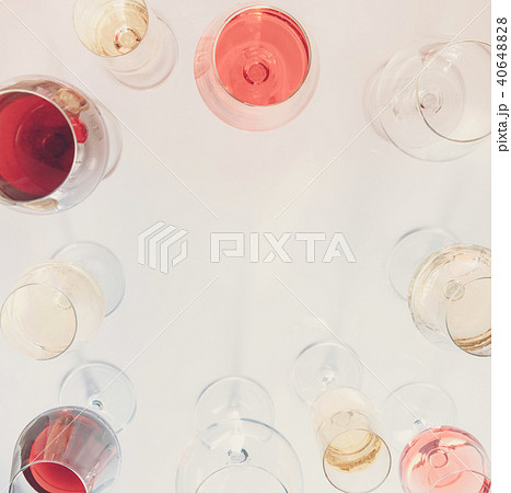 Set of glasses with wine 40648828