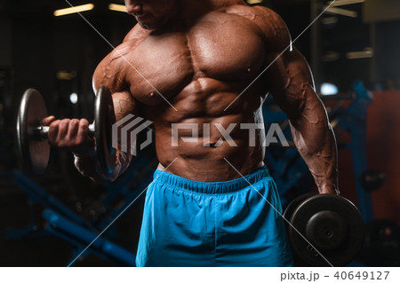 Handsome model muscle man abs workout in gym 40649127