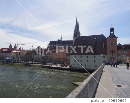 世界遺産　ドイツ　レーゲンスブルク　石橋から大聖堂 40650695