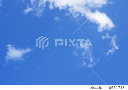 青空に浮かぶ雲 40651713
