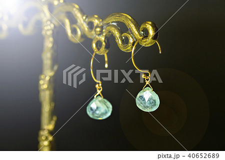 アクアマリンのピアスとスタンド 40652689