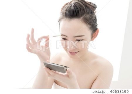 アイメイク　若い女性のビューティーイメージ 40653199