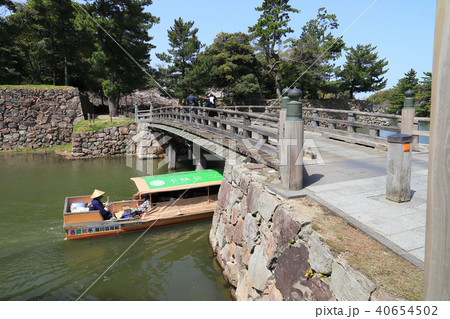 松江市の堀川遊覧船が北惣門橋を航行 40654502