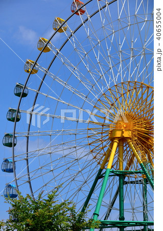 赤穂海浜公園の観覧車 縦構図 の写真素材