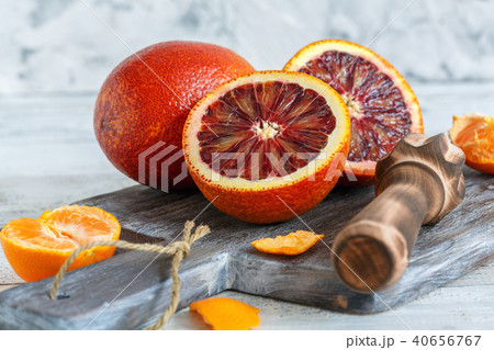 Whole and halves of blood orange and citrus press. Whole and halves of blood orange and citrus press. 40656767