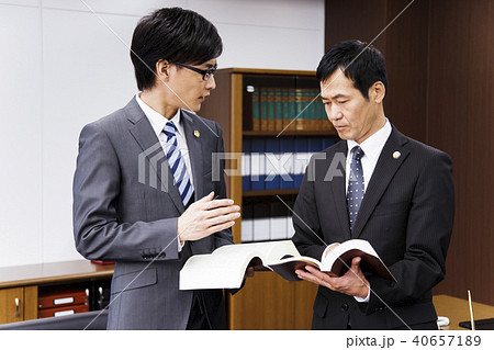 弁護士 法律事務所 弁護士事務所 男性 ビジネス オフィス 弁護士 法律事務所 弁護士事務所 男性 ビジネス オフィス 40657189