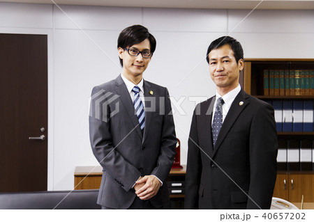 弁護士　法律事務所　弁護士事務所　男性　ビジネス　オフィス 40657202