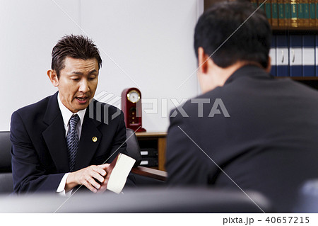 弁護士 法律事務所 弁護士事務所 男性 ビジネス オフィス 弁護士 法律事務所 弁護士事務所 男性 ビジネス オフィス 40657215