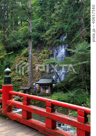 山形県 出羽三山神社 赤い橋の写真素材