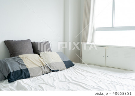 sunlight Bed maid-up with clean white pillows 40658351