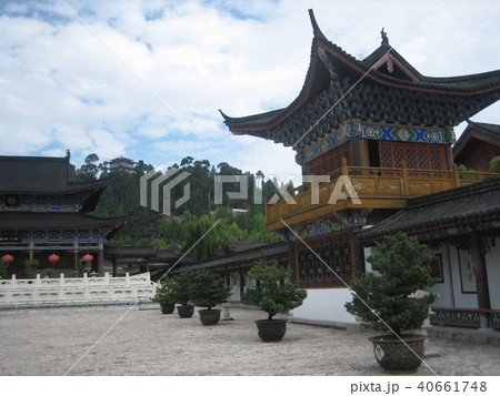 麗江の広場 40661748