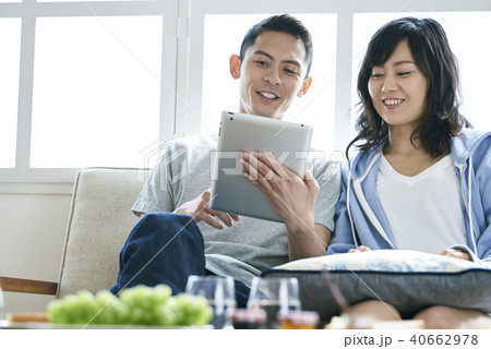 カップル　タブレット 40662978
