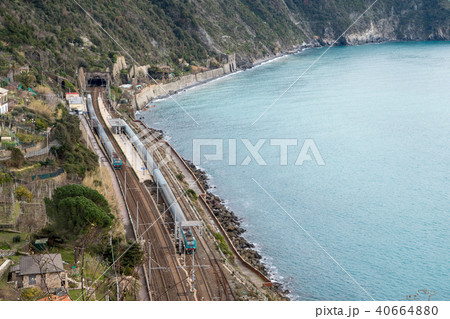 チンクエ・テッレ(イタリア・リグーリア州) コルニリア駅と列車 チンクエ・テッレ(イタリア・リグーリア州) コルニリア駅と列車 40664880