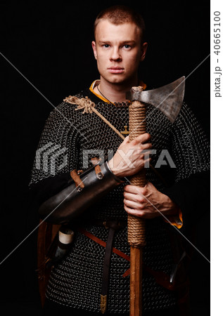 Male medieval warrior in armour and chain mail 40665100