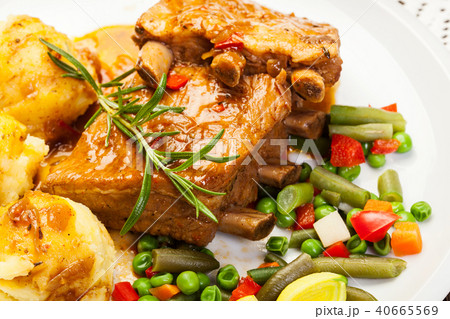 Pork spareribs served with mashed potatoes 40665569