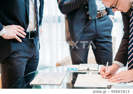 man sign contract business partner deal closing 40665813