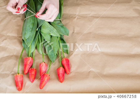 flower delivery florist arrange red tulip bouquet flower delivery florist arrange red tulip bouquet 40667258