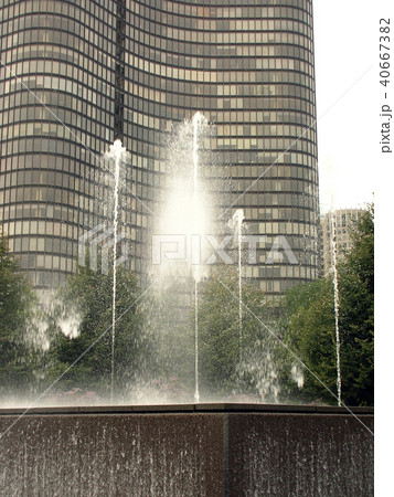 modern fountain and waterwall in chicago modern fountain and waterwall in chicago 40667382