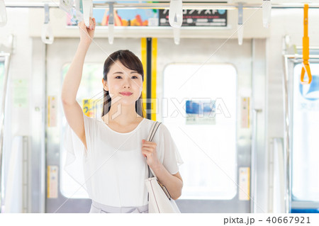 ビジネスウーマン（通勤）　撮影協力「京王電鉄株式会社」 40667921