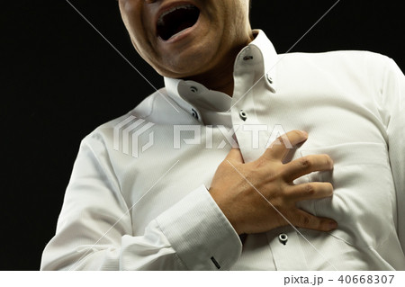 男性 胸の痛み 男性 胸の痛み 40668307