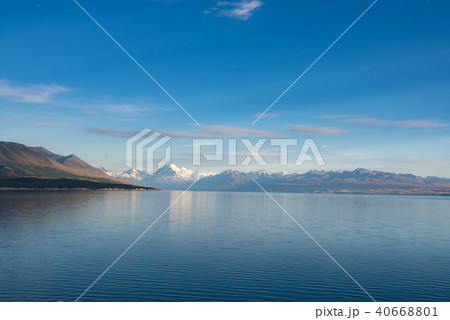 反射するテ・アナウ湖 40668801