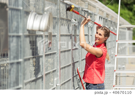 Zookeeper woman working on cleaning cage in animal shelter 40670110
