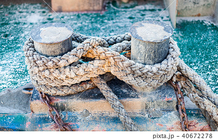 Close Up of Boat Rope Tied  40672278