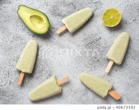 avocado lime popsicle, copy space 40673592
