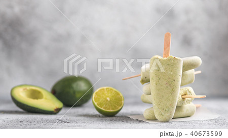 avocado lime popsicle, copy space, banner 40673599