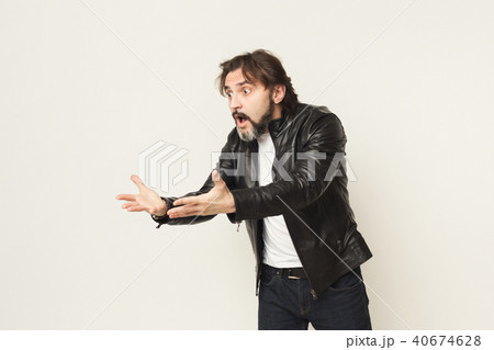 Portrait of angry man screaming and gesturing 40674628