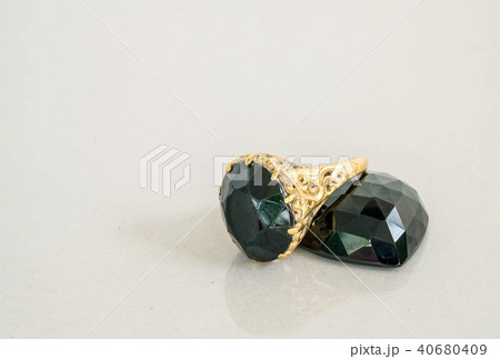old pebble ring and black pebble in heart shape 40680409
