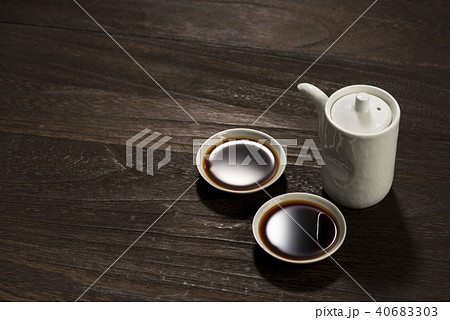 醤油と醤油差し 醤油と醤油差し 40683303